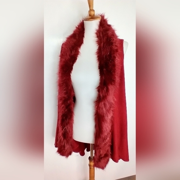FAUX FUR TRIMMED VEST - Picture 3 of 5
